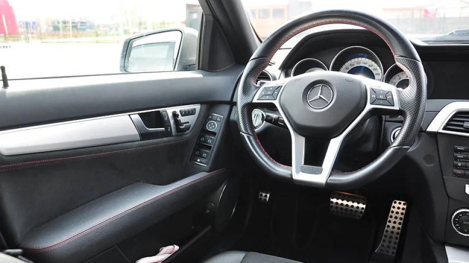 Mercedes-Benz C-Class 2
