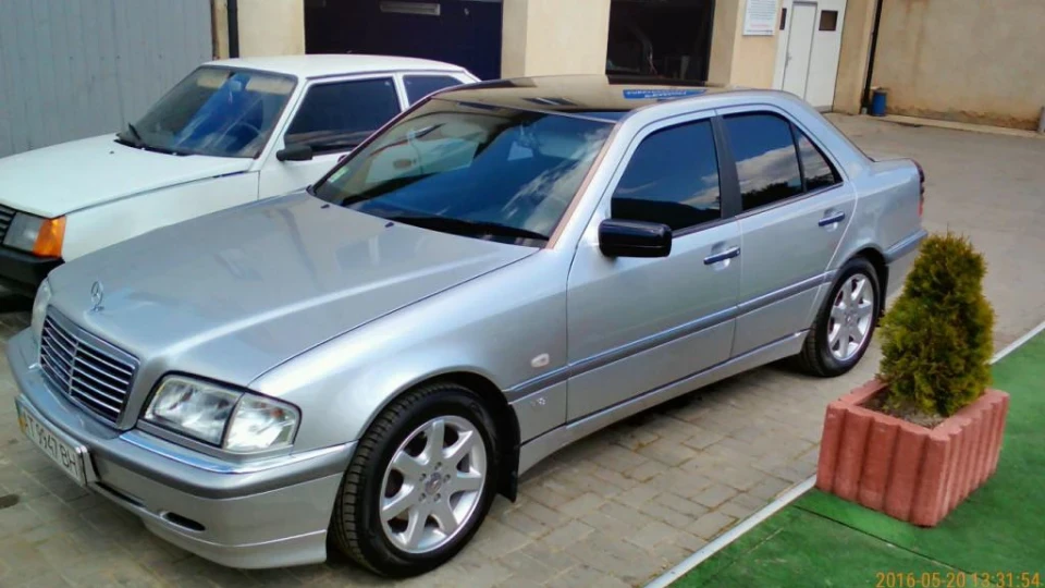 Mercedes-Benz C-Class 3