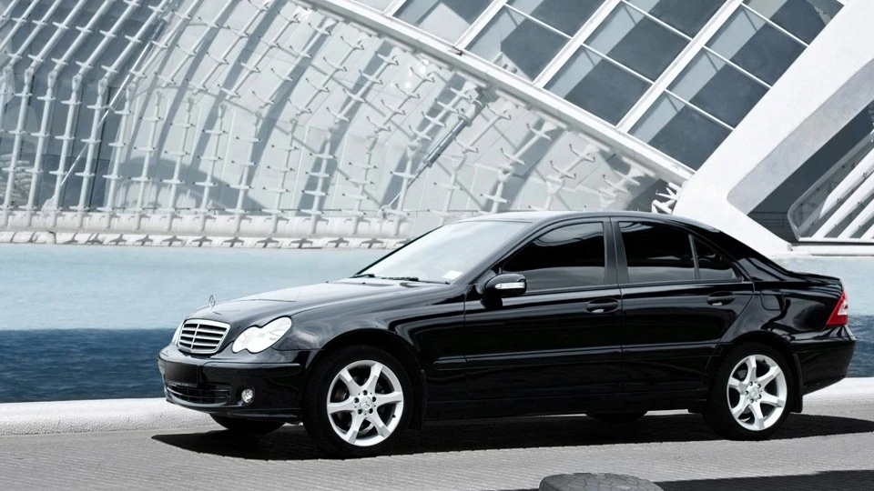 Mercedes-Benz C-Class 4