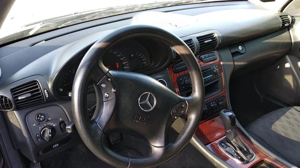 Mercedes-Benz C-Class 4