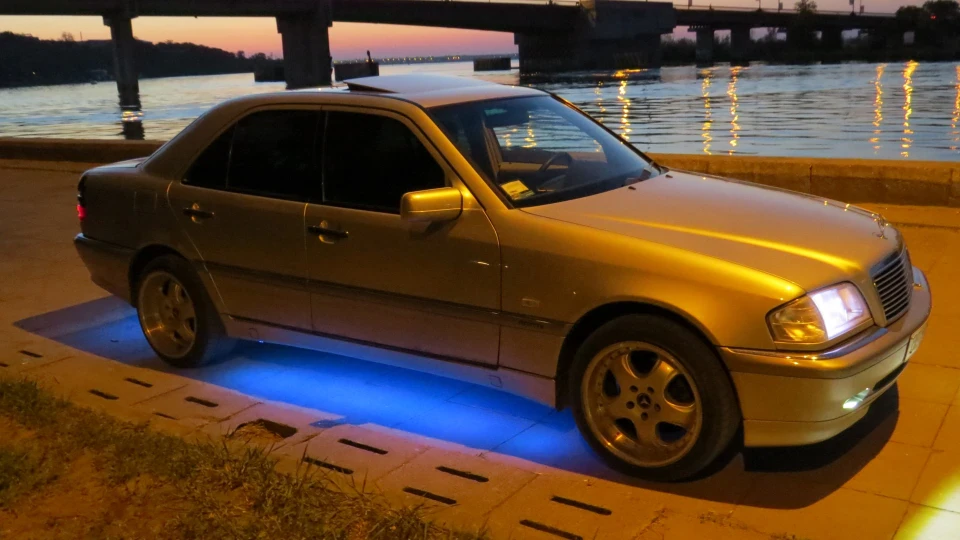 Mercedes-Benz C-Class 2