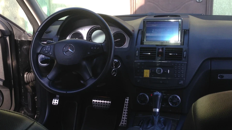 Mercedes-Benz C-Class 4