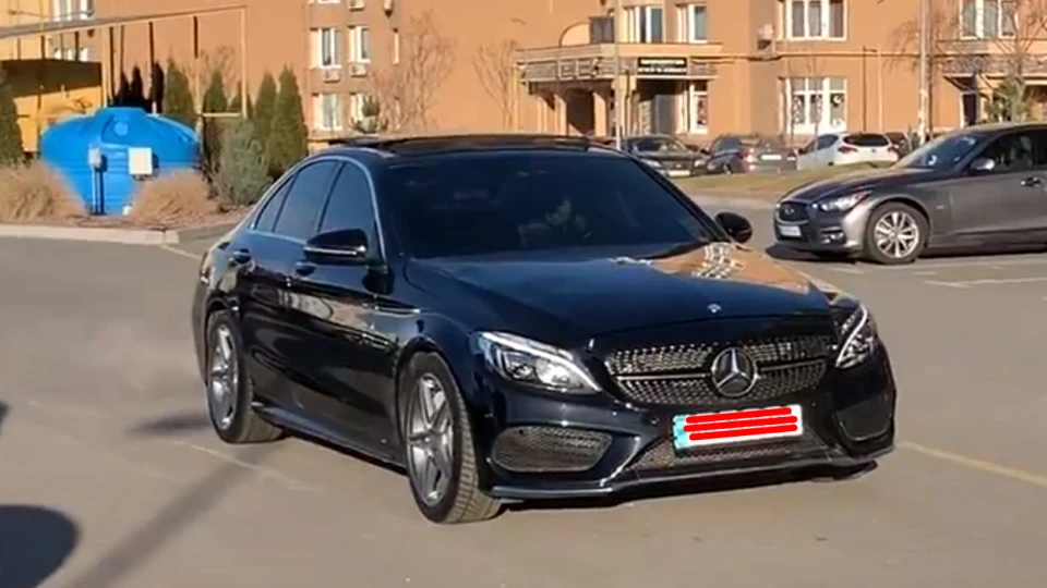 Mercedes-Benz C-Class 2