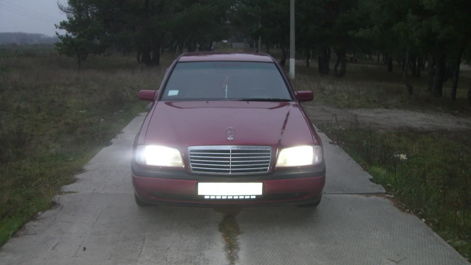 Mercedes-Benz C-Class 4