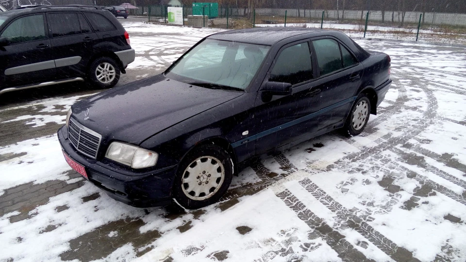 Mercedes-Benz C-Class 2