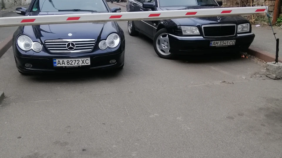 Mercedes-Benz C-Class 4