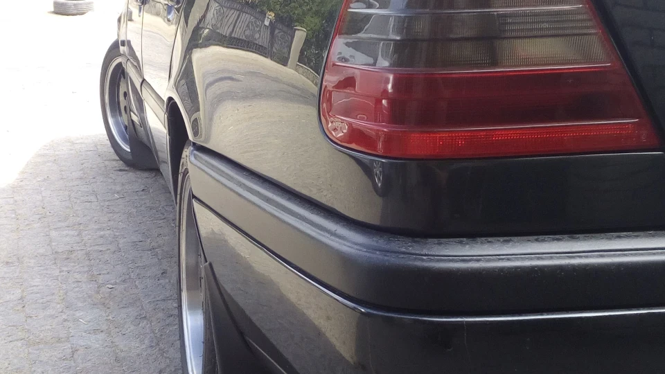 Mercedes-Benz C-Class 2