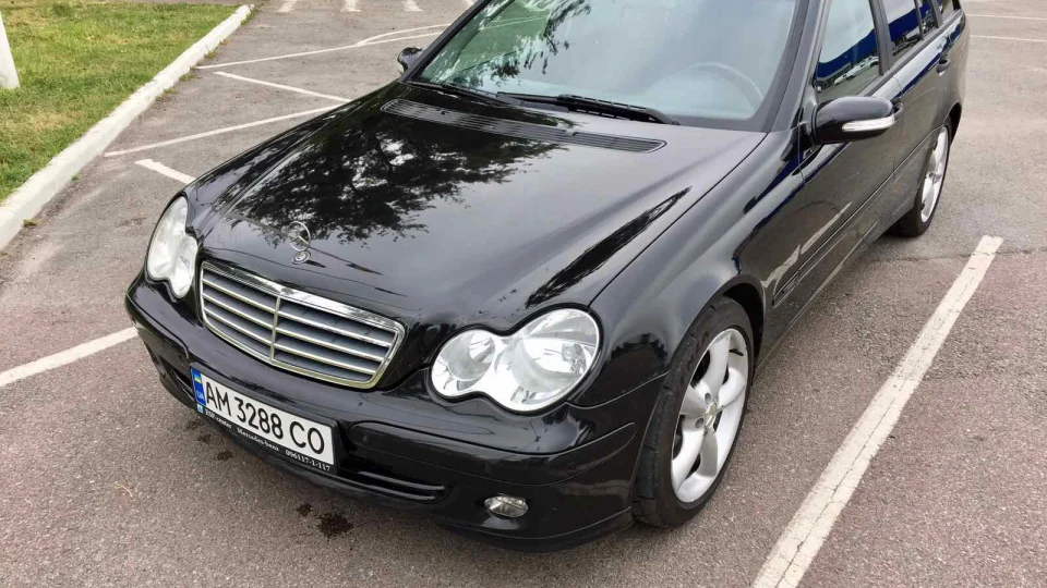 Mercedes-Benz C-Class 2