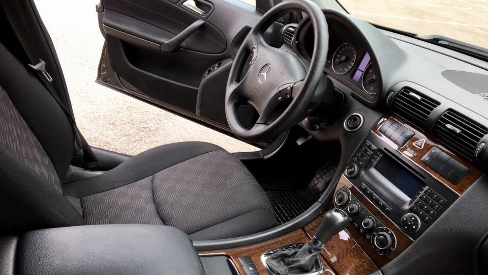 Mercedes-Benz C-Class 3
