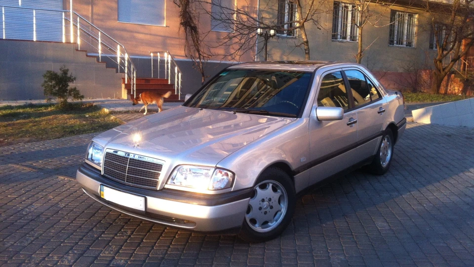 Mercedes-Benz C-Class 2.0 бензин 2