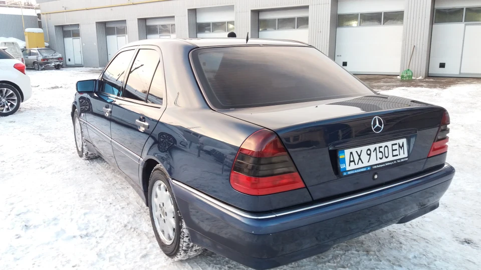 Mercedes-Benz C-Class 2.0 elegance 3