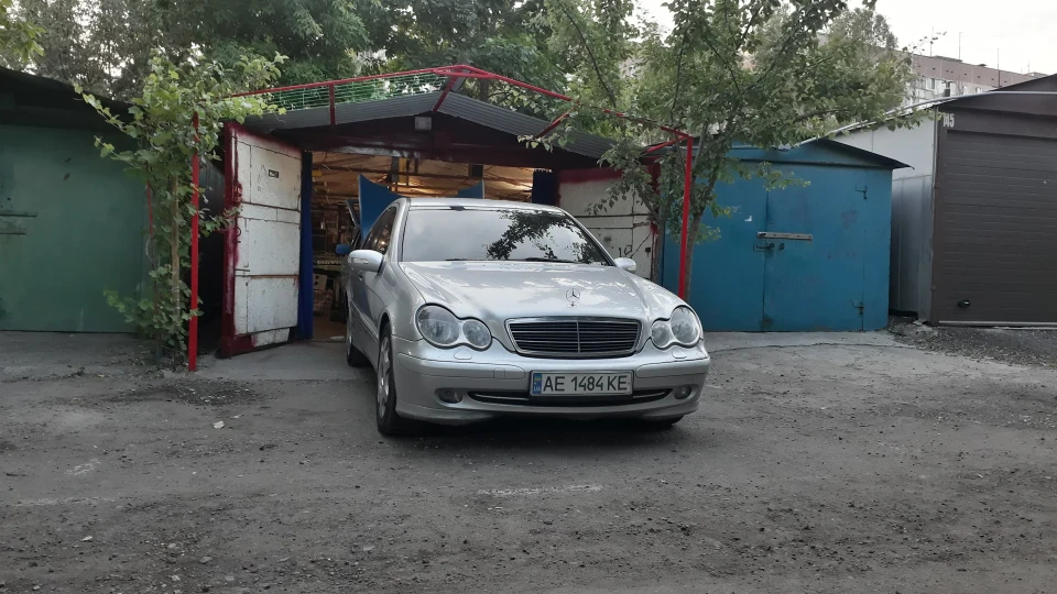 Mercedes-Benz C-Class 2.2CDI Mr Grey 2