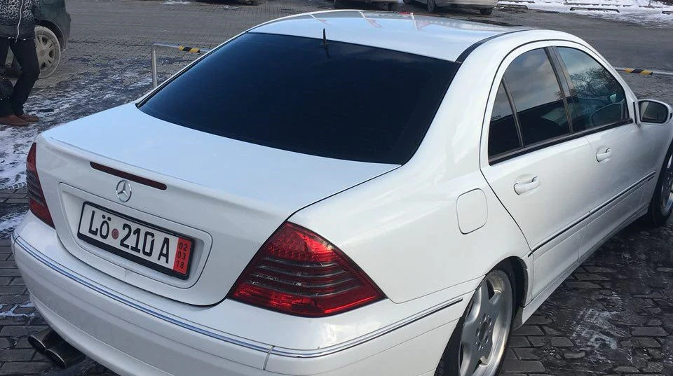 Mercedes-Benz C-Class 320 2