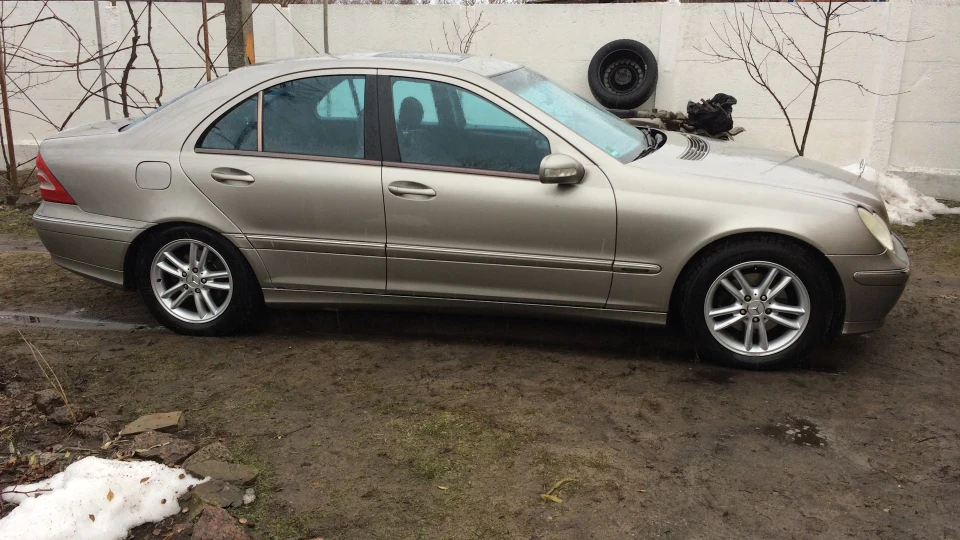 Mercedes-Benz C-Class Avantgarde 3