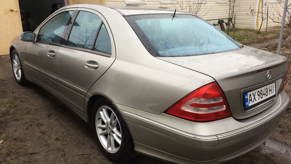 Mercedes-Benz C-Class Avantgarde 4