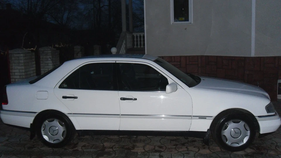 Mercedes-Benz C-Class Білий гриб 3