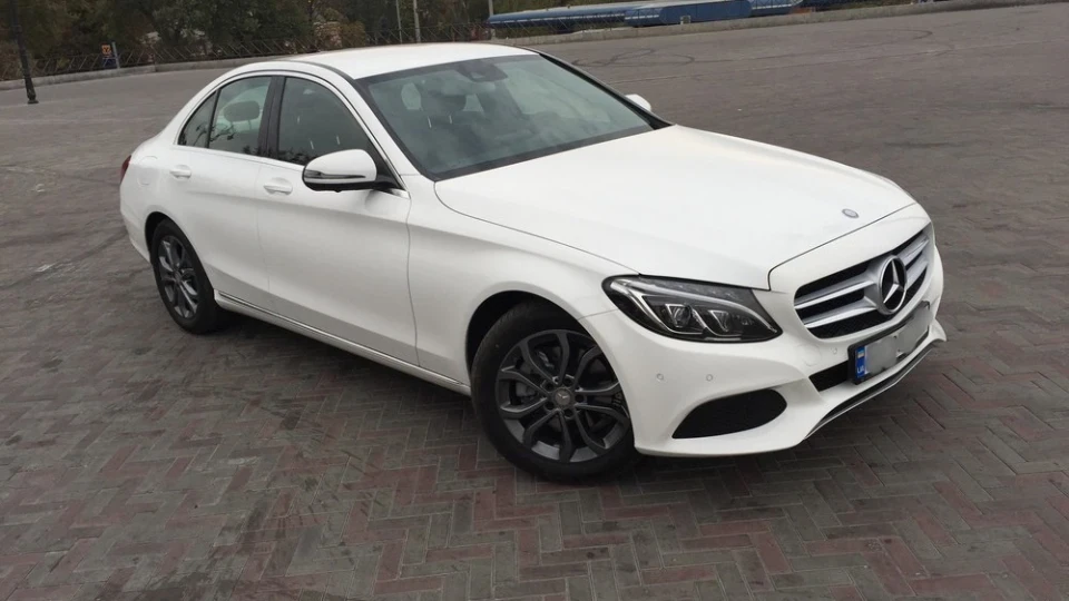 Mercedes-Benz C-Class Білий мерс. Звати Маха 2