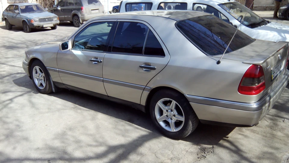 Mercedes-Benz C-Class Бешовий монстрик 2