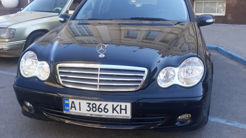 Mercedes-Benz C-Class C180 4