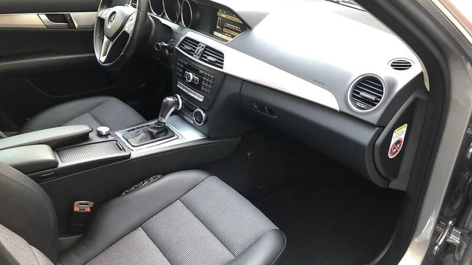Mercedes-Benz C-Class C220 W204 5