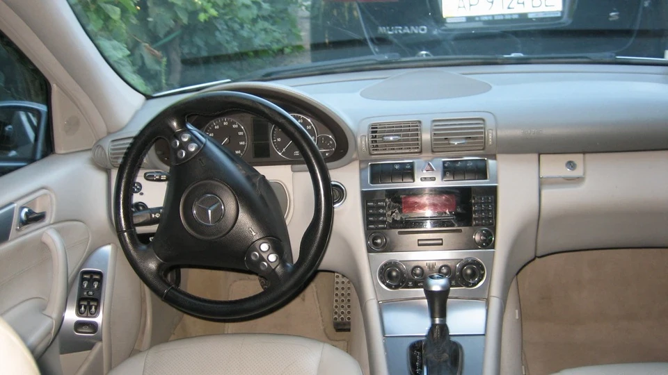 Mercedes-Benz C-Class c230kompressor 3