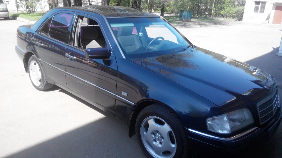 Mercedes-Benz C-Class Черника 3