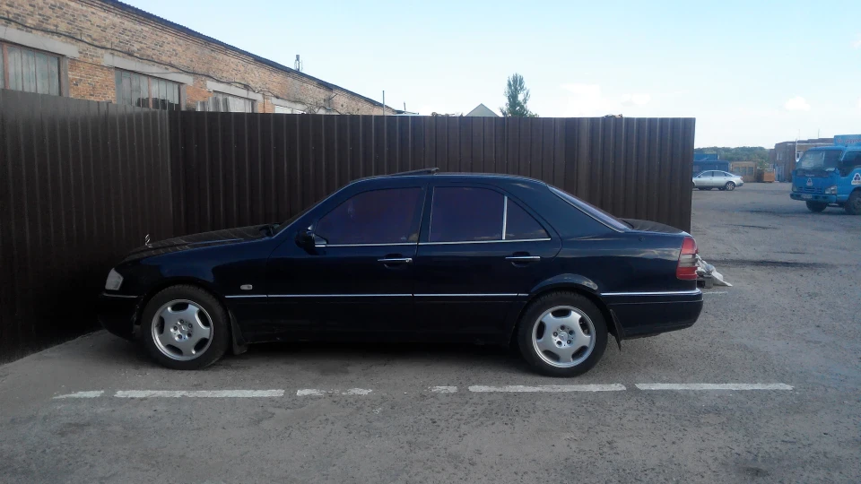 Mercedes-Benz C-Class Черника 5