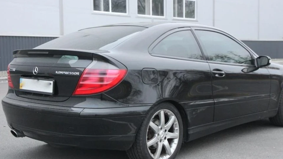 Mercedes-Benz C-Class Чорний Пістолет 3