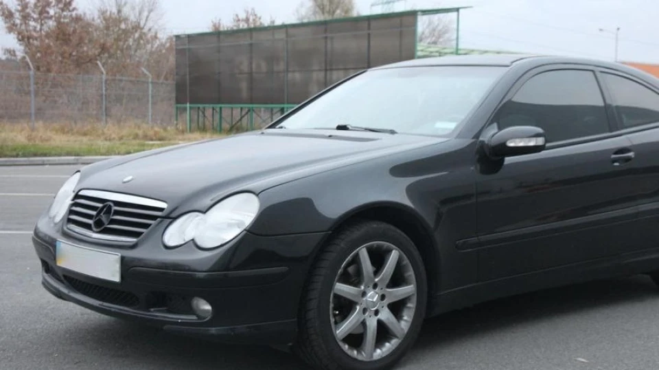 Mercedes-Benz C-Class Чорний Пістолет 4