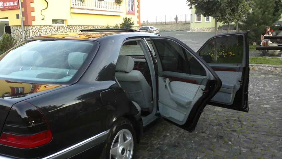 Mercedes-Benz C-Class Дуже економний 4