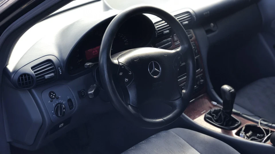 Mercedes-Benz C-Class Економічка M271 E18 ML 2
