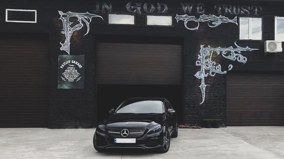 Mercedes-Benz C-Class Jade Fox 2
