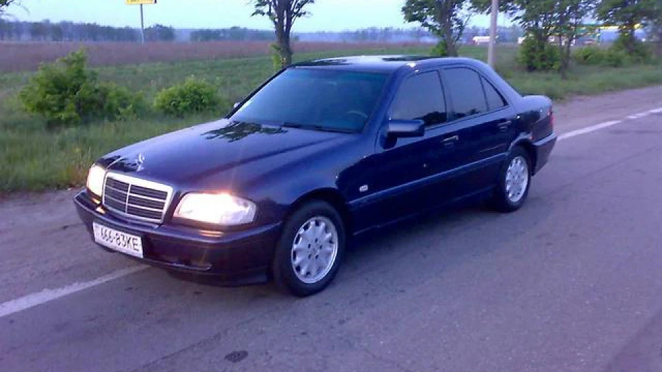 Mercedes-Benz C-Class металік 2