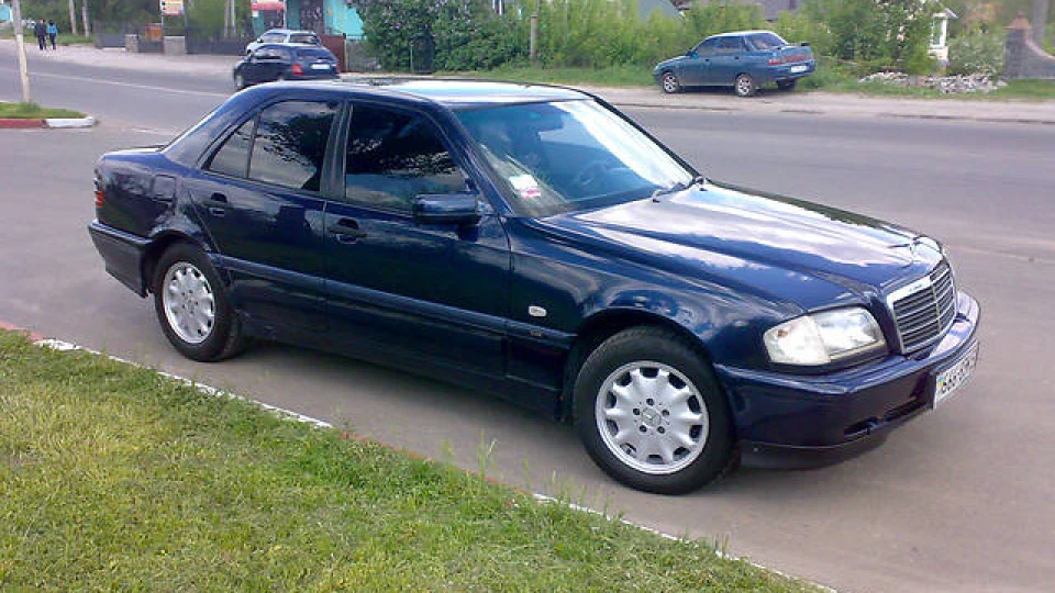 Mercedes-Benz C-Class металік 3