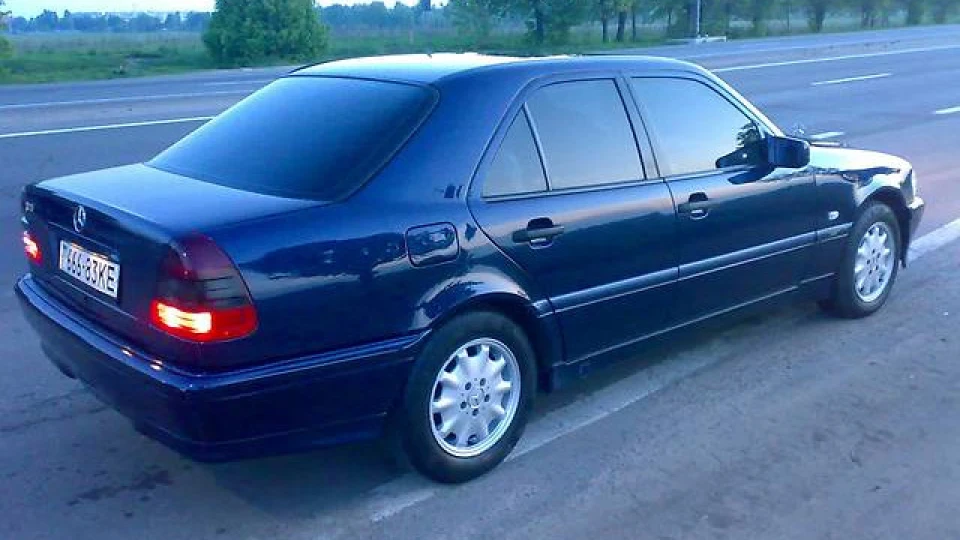 Mercedes-Benz C-Class металік 4