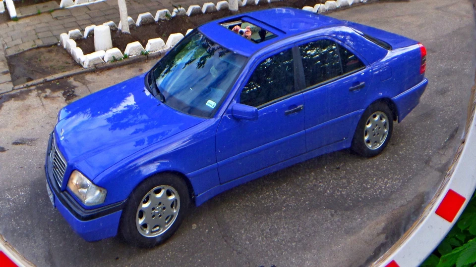 Mercedes-Benz C-Class Небески 4