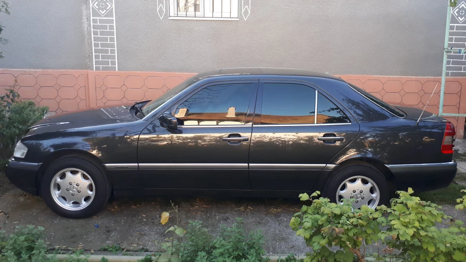 Mercedes-Benz C-Class Птах ще та 3