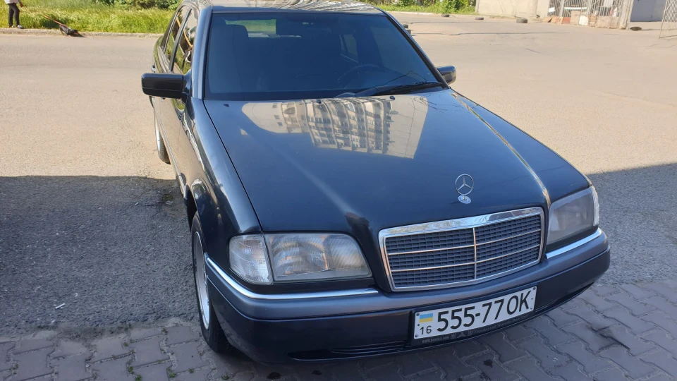 Mercedes-Benz C-Class Птах ще та 4