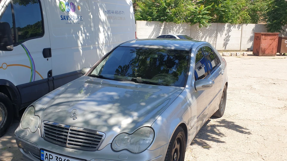 Mercedes-Benz C-Class Сірий benz 4