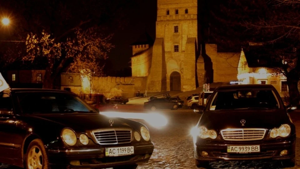 Mercedes-Benz C-Class Темна конячка 2