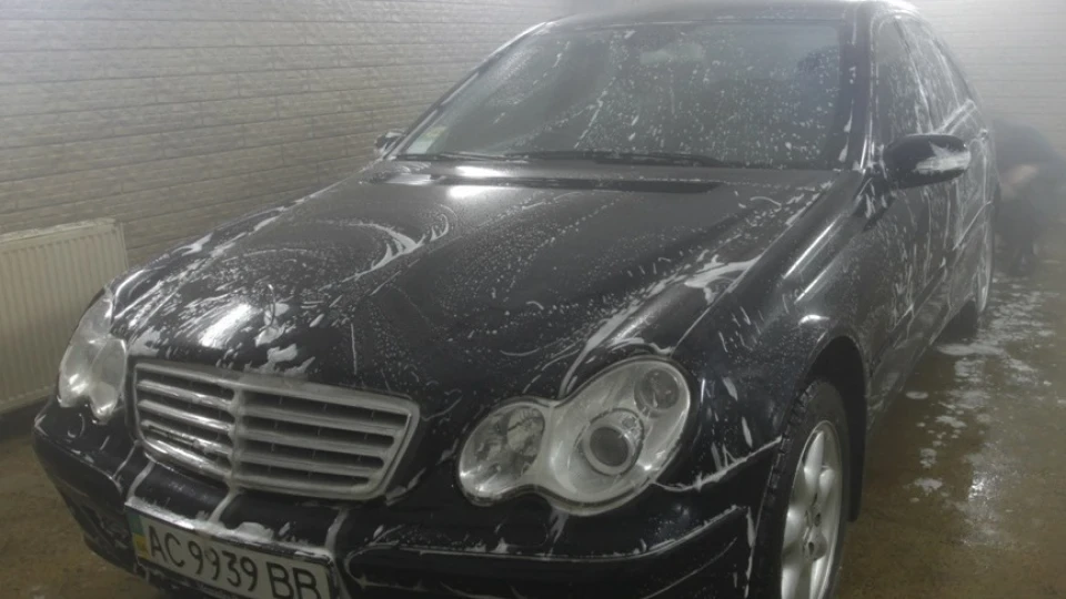 Mercedes-Benz C-Class Темна конячка 4