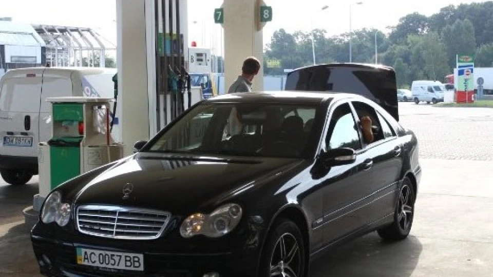 Mercedes-Benz C-Class Темна конячка 5