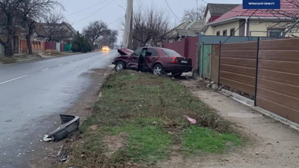 Mercedes-Benz C-Class Темна Вишня Mercedes