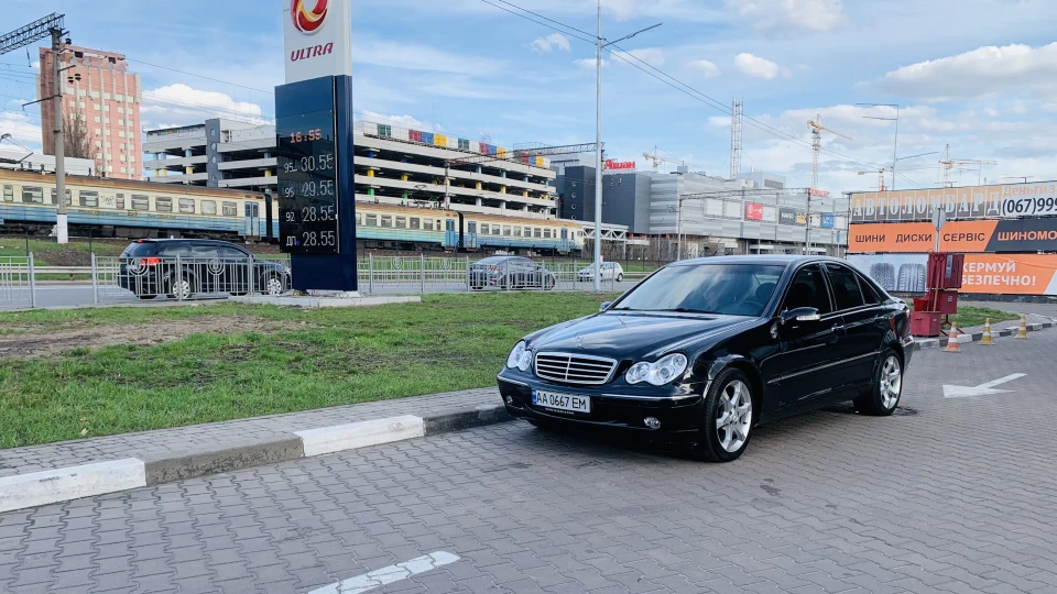 Mercedes-Benz C-Class The Black Parade