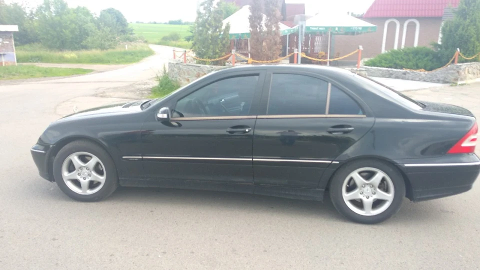 Mercedes-Benz C-Class v6 4matic 2