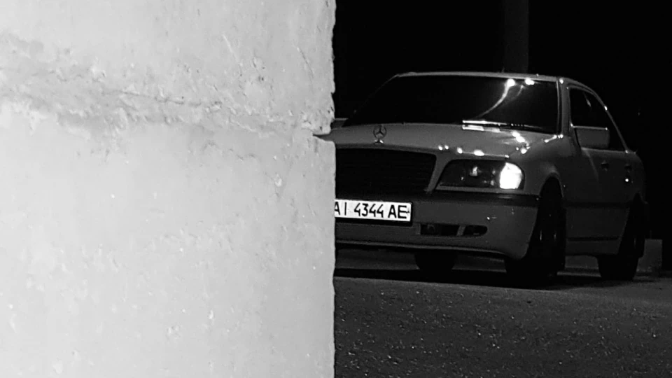 Mercedes-Benz C-Class W202 very white 3
