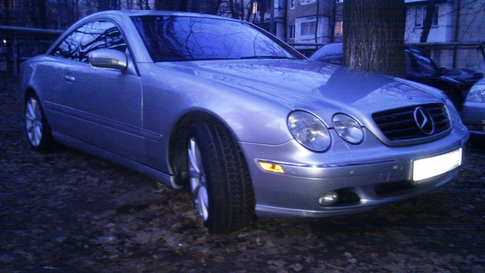 Mercedes-Benz CL W215 V8 4