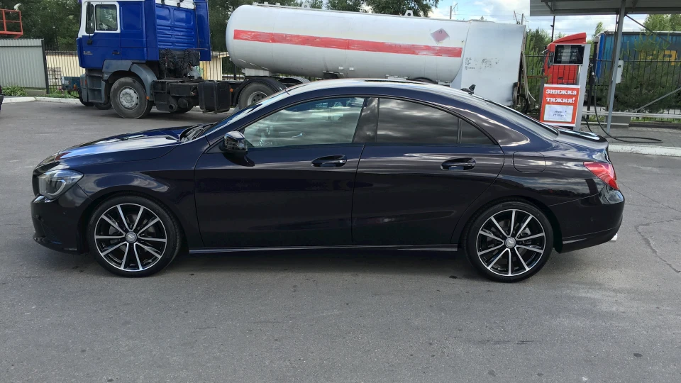 Mercedes-Benz CLA 4