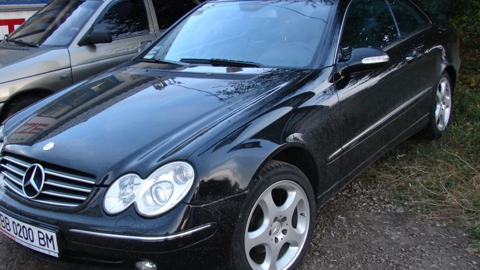 Mercedes-Benz CLK чорна красуня 5