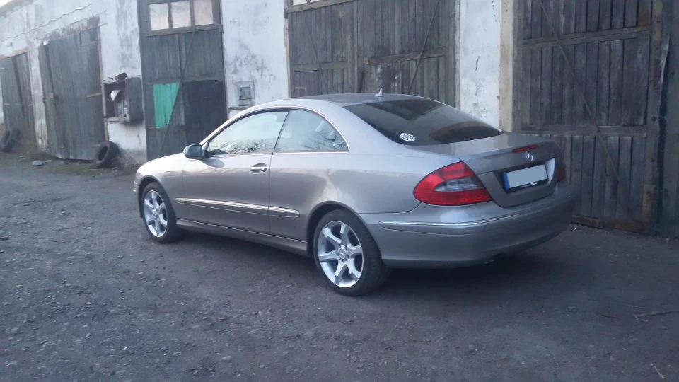 Mercedes-Benz CLK Сріблястий CUBANIT 3